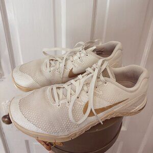 Nike Shoes Womens Size 9 Metcon 4 Trainer Running Sneakers Champagne